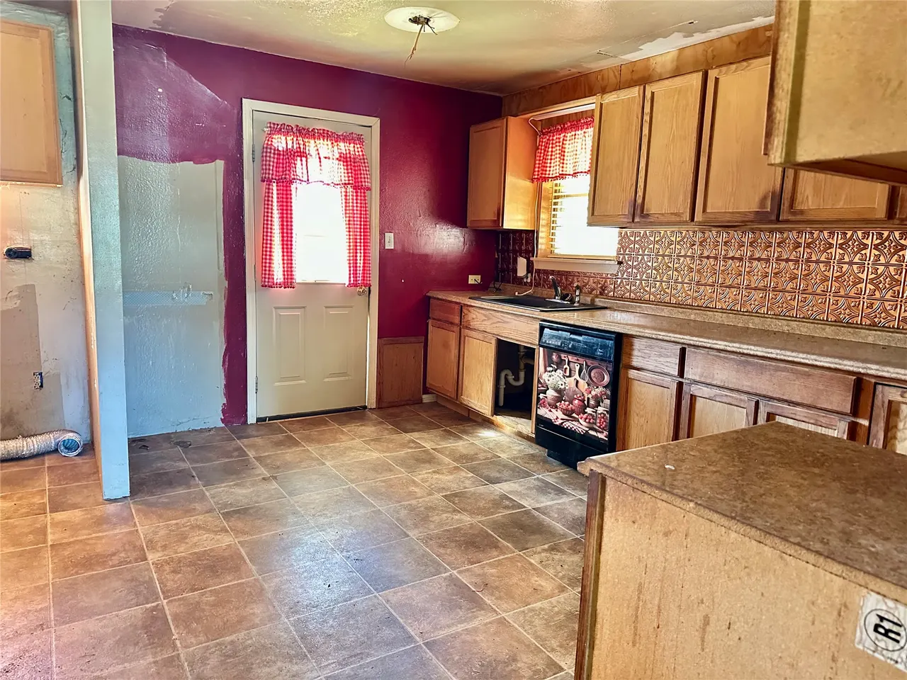 Photo 4 — 703 E Wynnewood Avenue, Sulphur, OK 73086