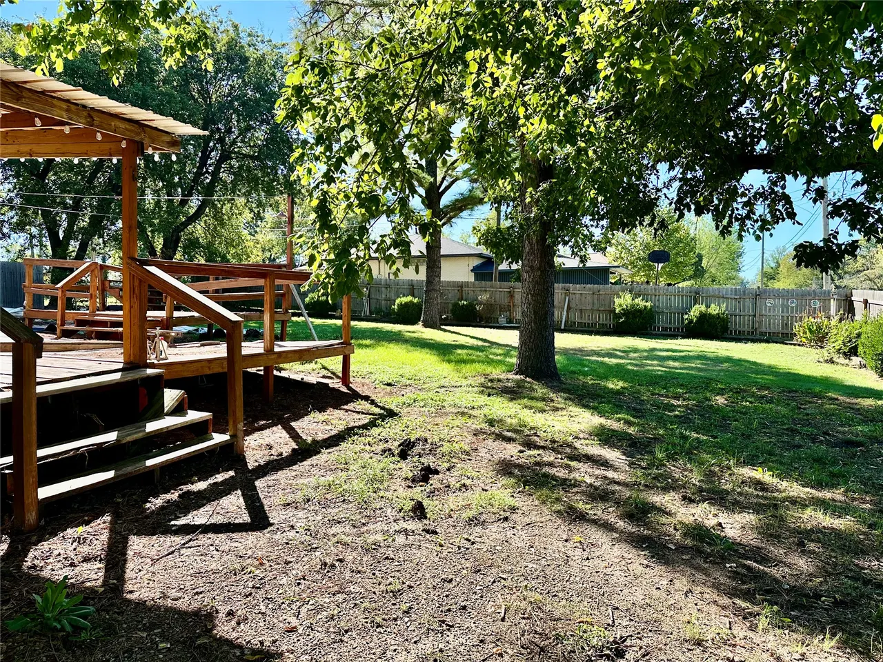 Photo 13 — 703 E Wynnewood Avenue, Sulphur, OK 73086