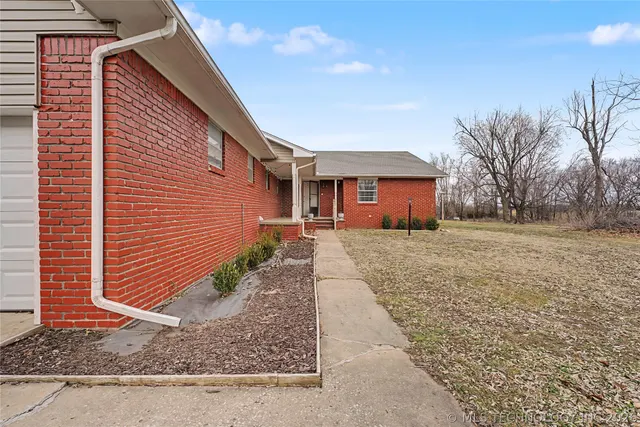 Photo 2 — 14131 N 100th Avenue E, Collinsville, OK 74021