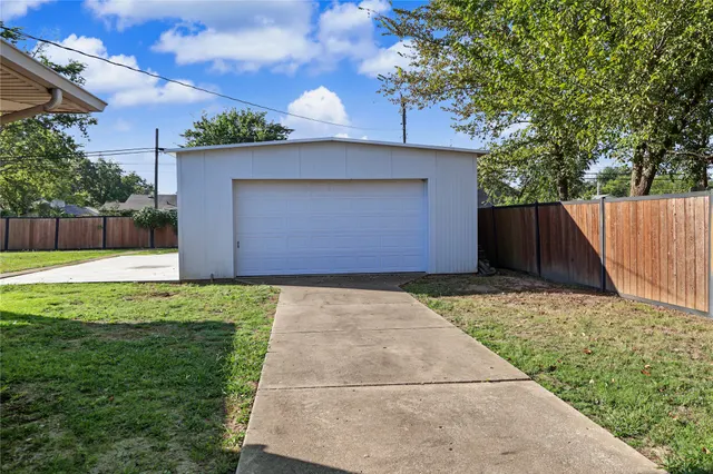 Photo 2 — 412 E Oak Street, Skiatook, OK 74070