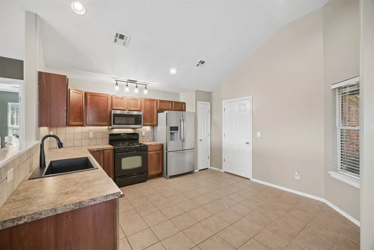 Photo 11 — 11121 N 144th EastAvenue, Owasso, OK 74055
