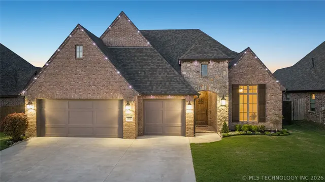 Photo 2 — 7915 N 149th EastAvenue, Owasso, OK 74055