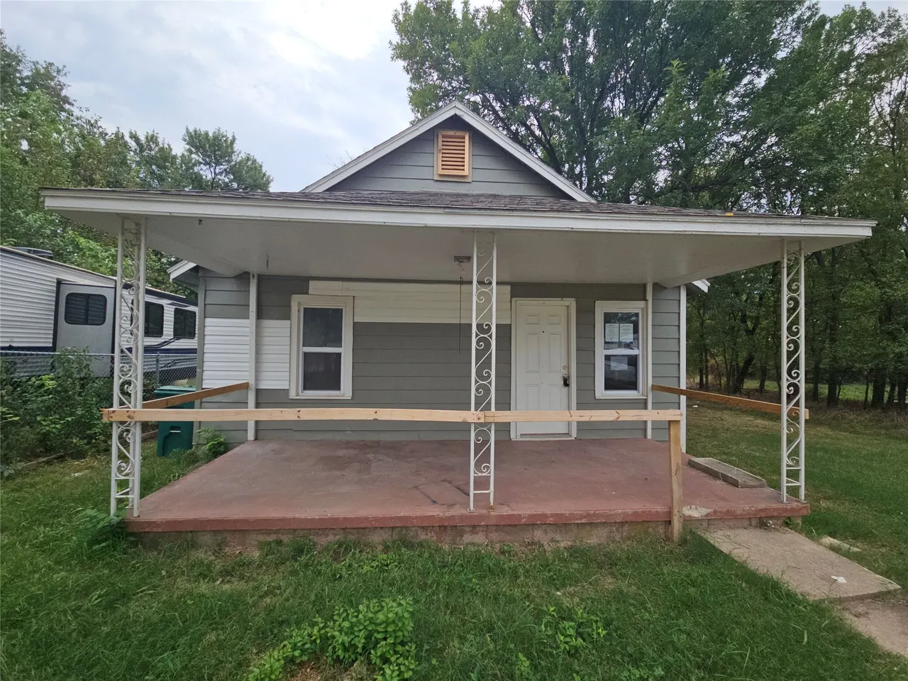 Front exterior — 1128 E Arch Avenue, Sapulpa, OK 74066