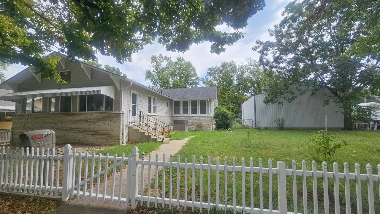 Front exterior — 214 F Street NW, Miami, OK 74354