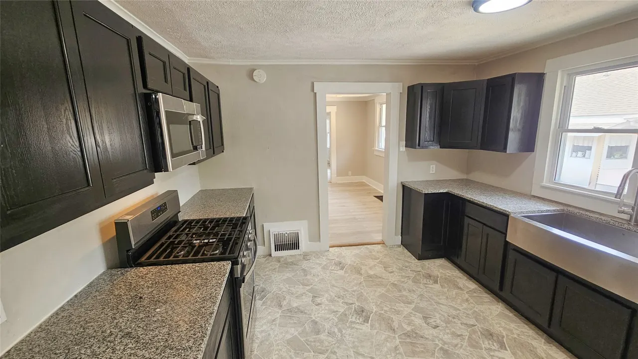 Photo 9 — 214 F Street NW, Miami, OK 74354