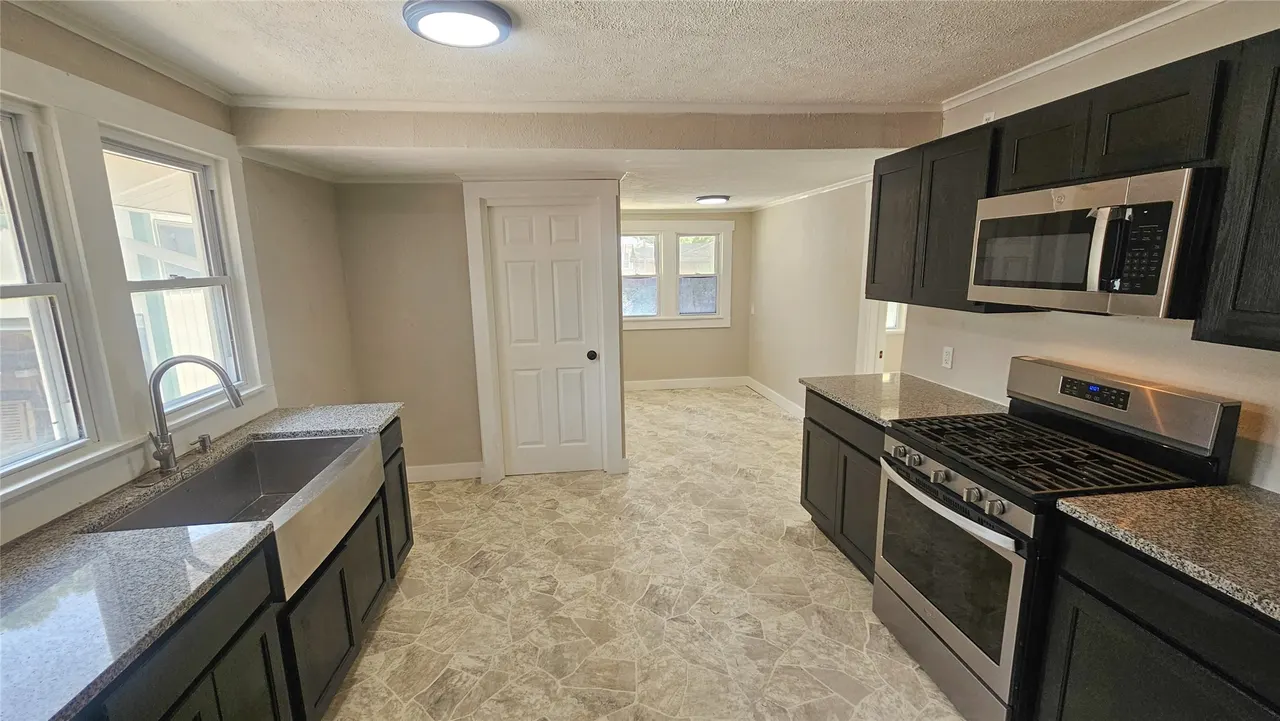 Photo 11 — 214 F Street NW, Miami, OK 74354