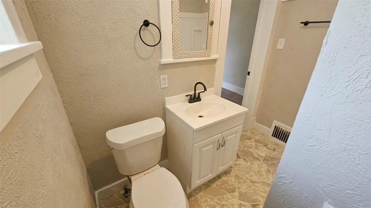 Photo 16 — 214 F Street NW, Miami, OK 74354