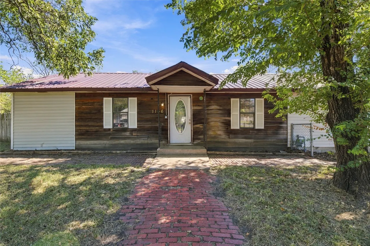 Front exterior — 1136 S Maple, Bartlesville, OK 74003