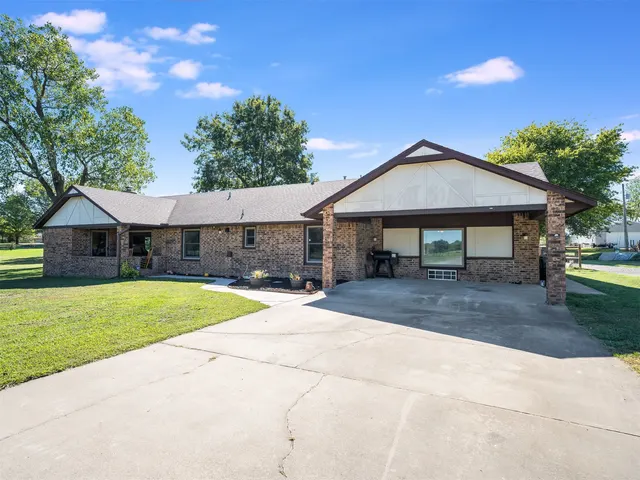 Photo 3 — 855 E Lowry Road, Claremore, OK 74017