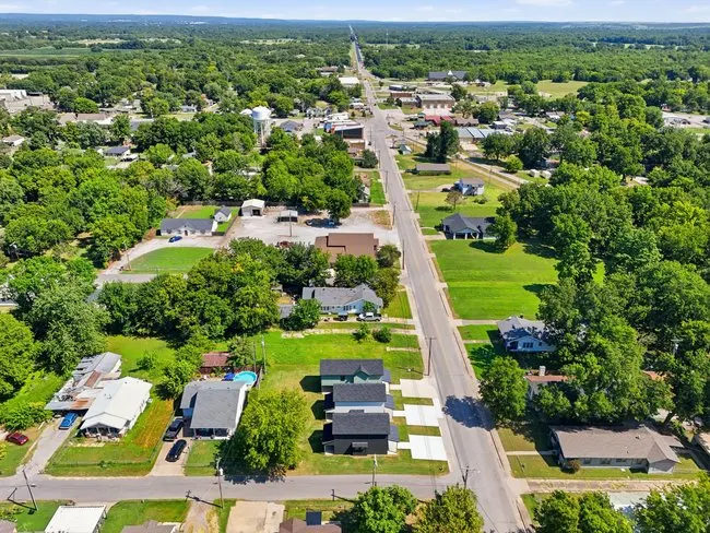 Photo 37 — 309 N Cincinnati Avenue, Sperry, OK 74073