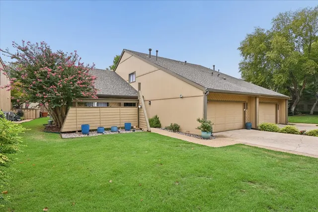 Photo 2 — 5920 S Atlanta Place 1, Tulsa, OK 74105