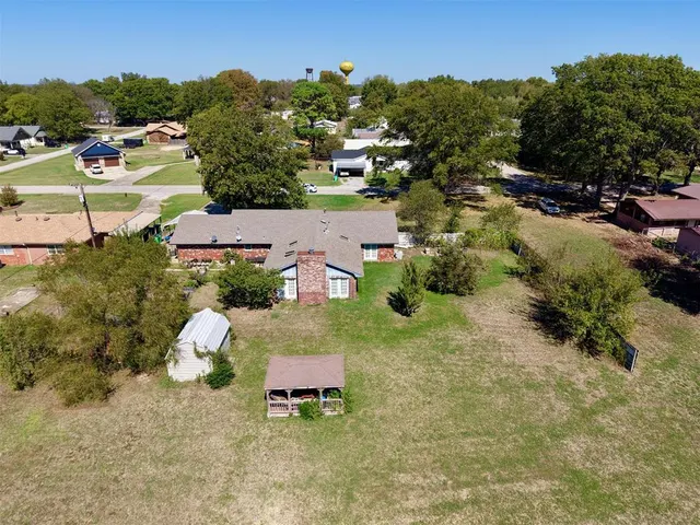 Photo 3 — 815 W Date Street, Okemah, OK 74859