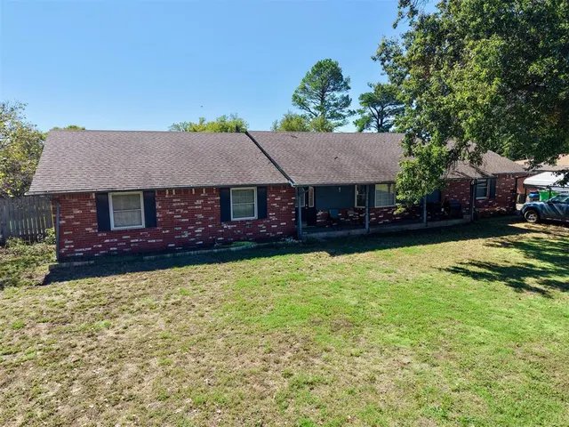 Photo 5 — 815 W Date Street, Okemah, OK 74859