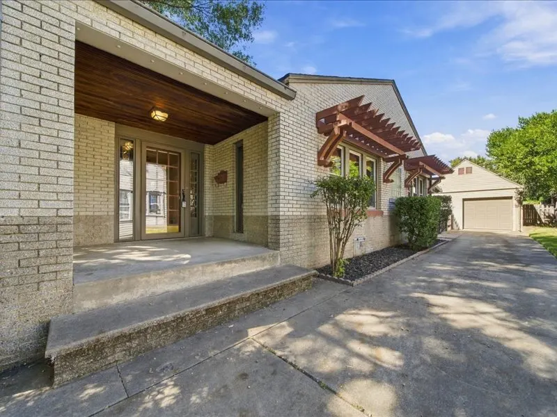 Photo 5 — 2131 E 20th Street, Tulsa, OK 74104