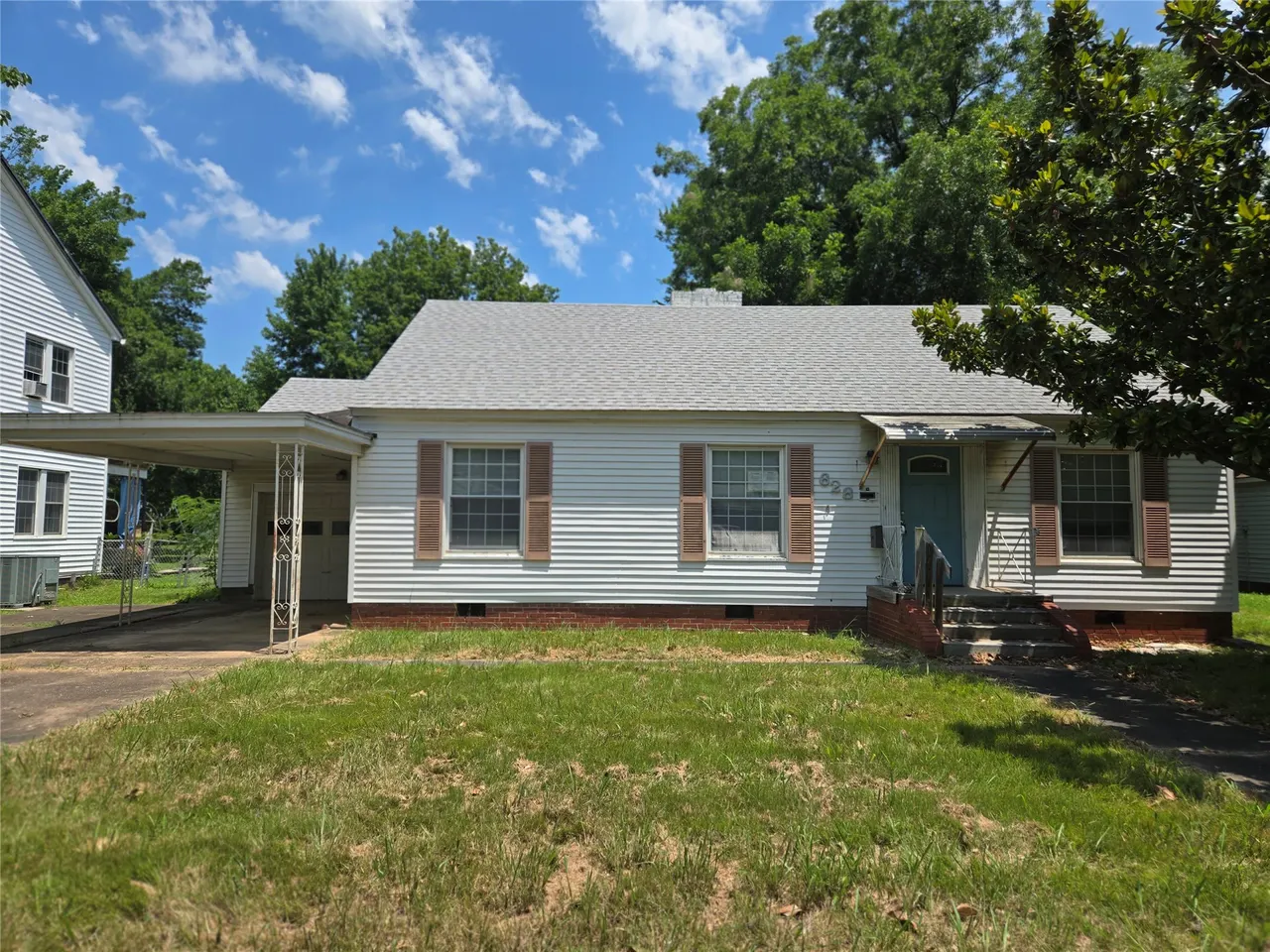 Front exterior — 628 W Tahlequah, Vinita, OK 74301