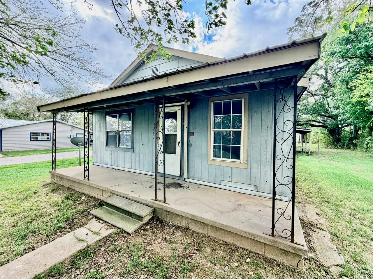 Front exterior — 1247 S Choctaw, Atoka, OK 74525