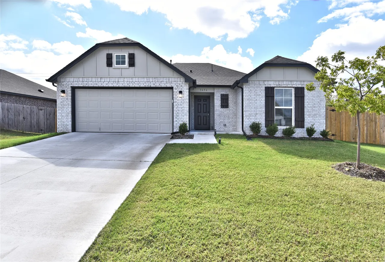 Front exterior — 1656 E 140th Place, Glenpool, OK 74033