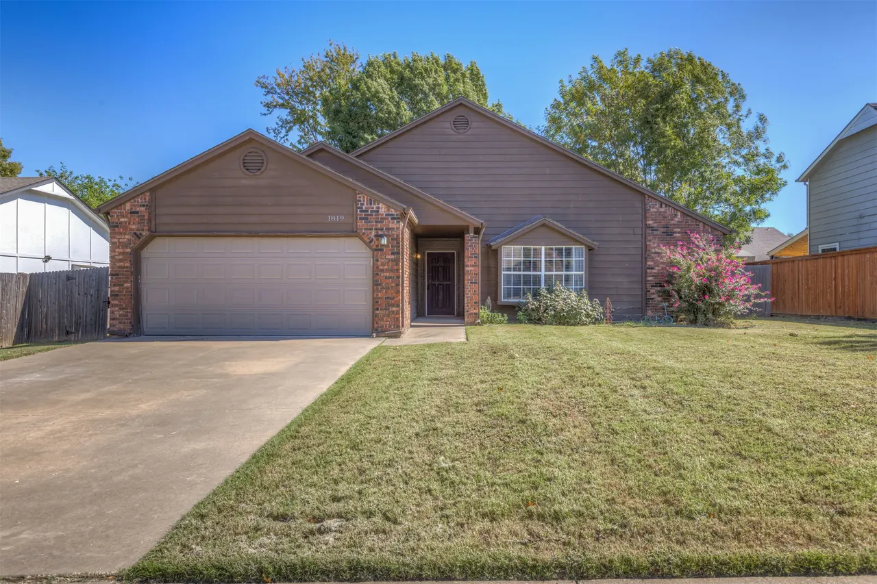 Front exterior — 1819 S Gardenia Place, Broken Arrow, OK 74012