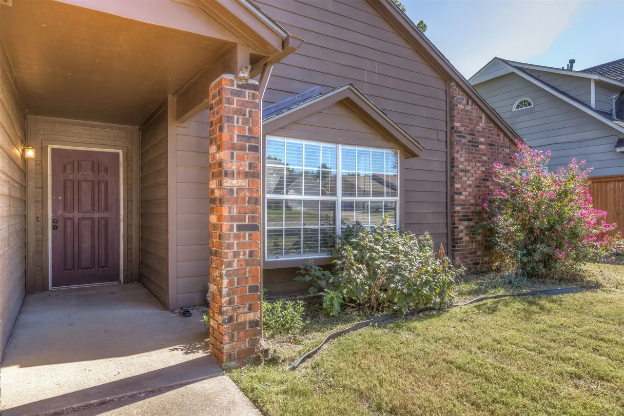 Photo 2 — 1819 S Gardenia Place, Broken Arrow, OK 74012