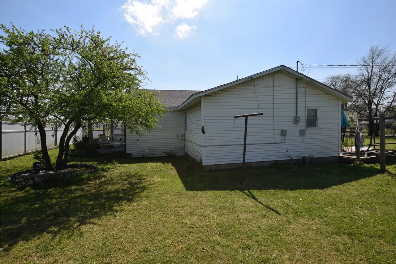 Photo 25 — 1 W Pine Street, Stilwell, OK 74960