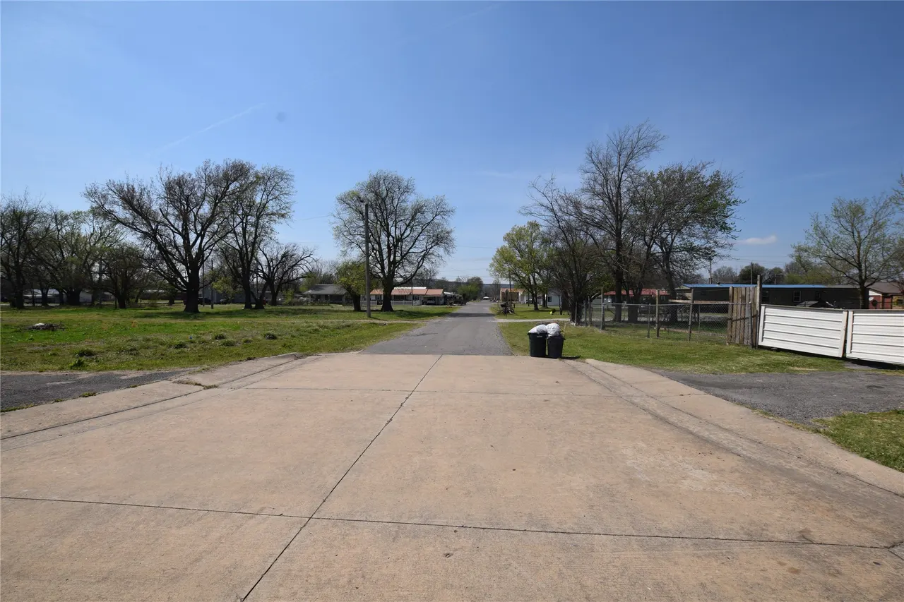 Photo 33 — 1 W Pine Street, Stilwell, OK 74960