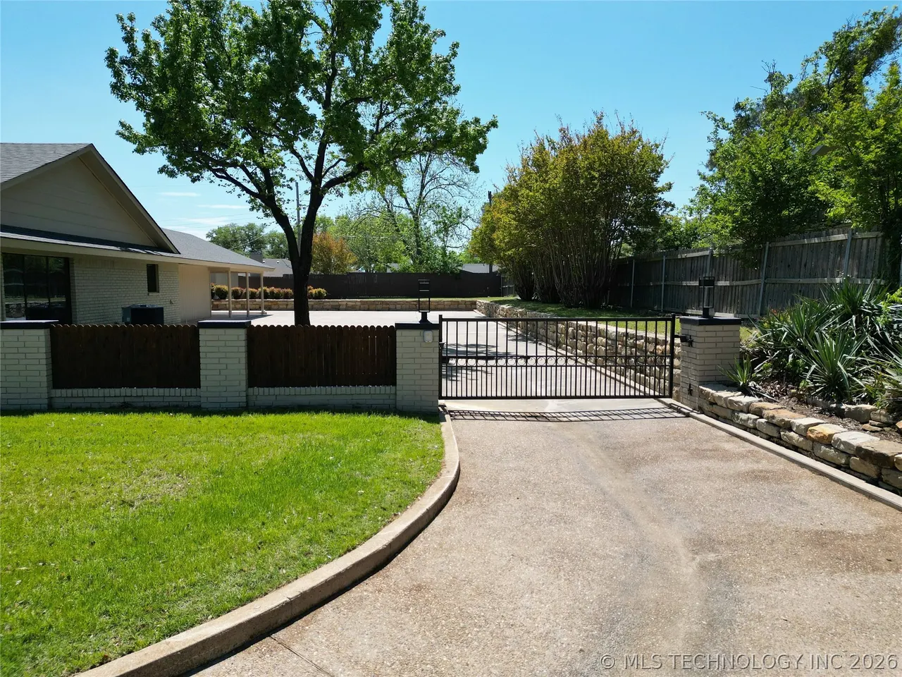 Photo 3 — 2200 Cloverleaf Place, Ardmore, OK 73401