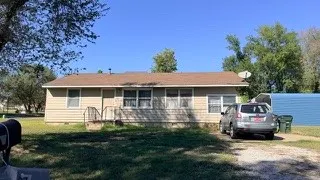 Front exterior — 1124 W Pearl Street, Collinsville, OK 74021