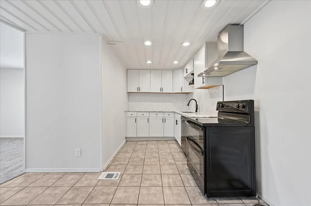 Photo 14 — 3527 E 4th Place, Tulsa, OK 74112