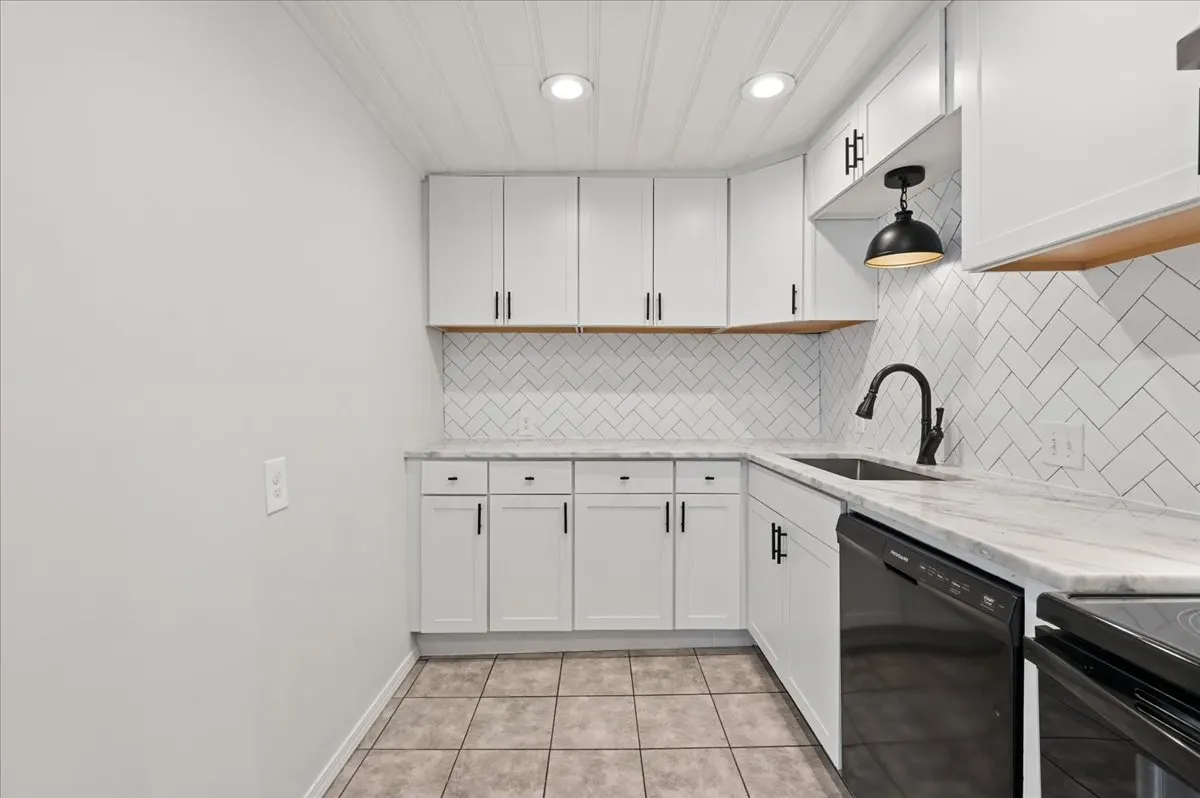 Photo 16 — 3527 E 4th Place, Tulsa, OK 74112