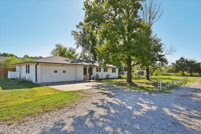 Photo 3 — 19676 E Highland Road, Inola, OK 74036