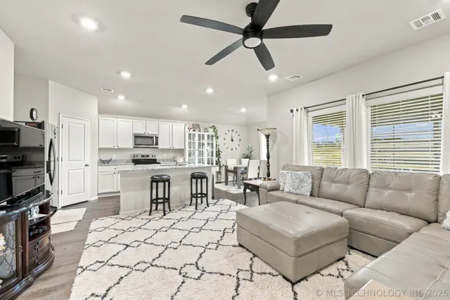 Photo 5 — 1014 Shasta Lane E, Mannford, OK 74044