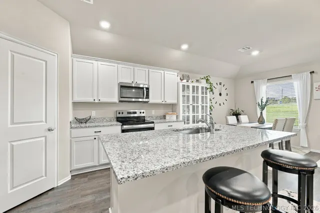 Photo 8 — 1014 Shasta Lane E, Mannford, OK 74044