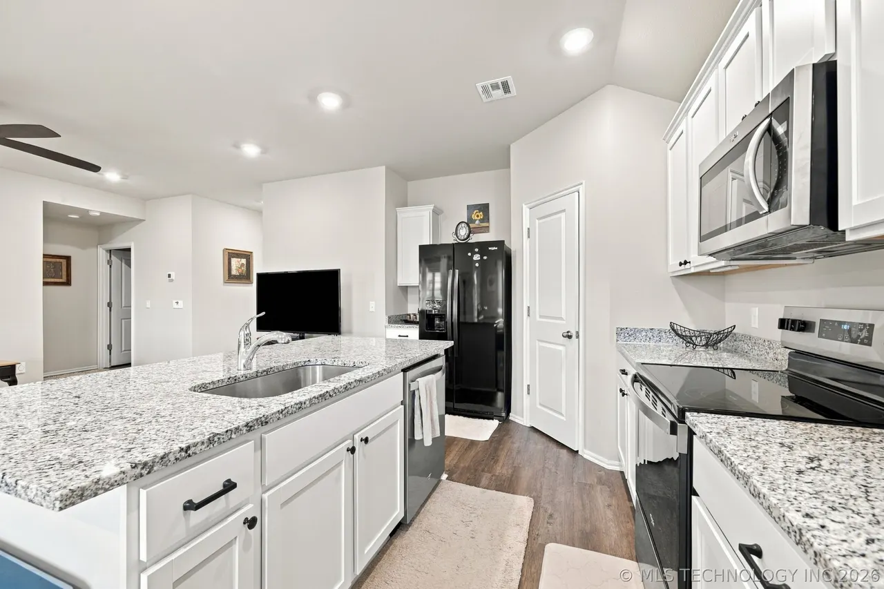 Photo 12 — 1014 Shasta Lane E, Mannford, OK 74044