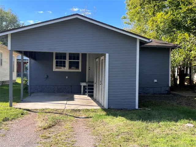 Photo 3 — 525 E Seminole Avenue, McAlester, OK 74501