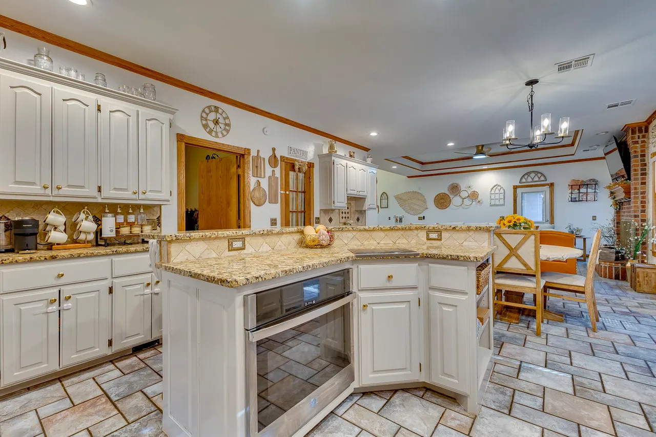 Photo 10 — 9892 E Shadowlake Drive, Claremore, OK 74017