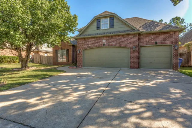 Photo 2 — 405 N Aster Avenue, Broken Arrow, OK 74012