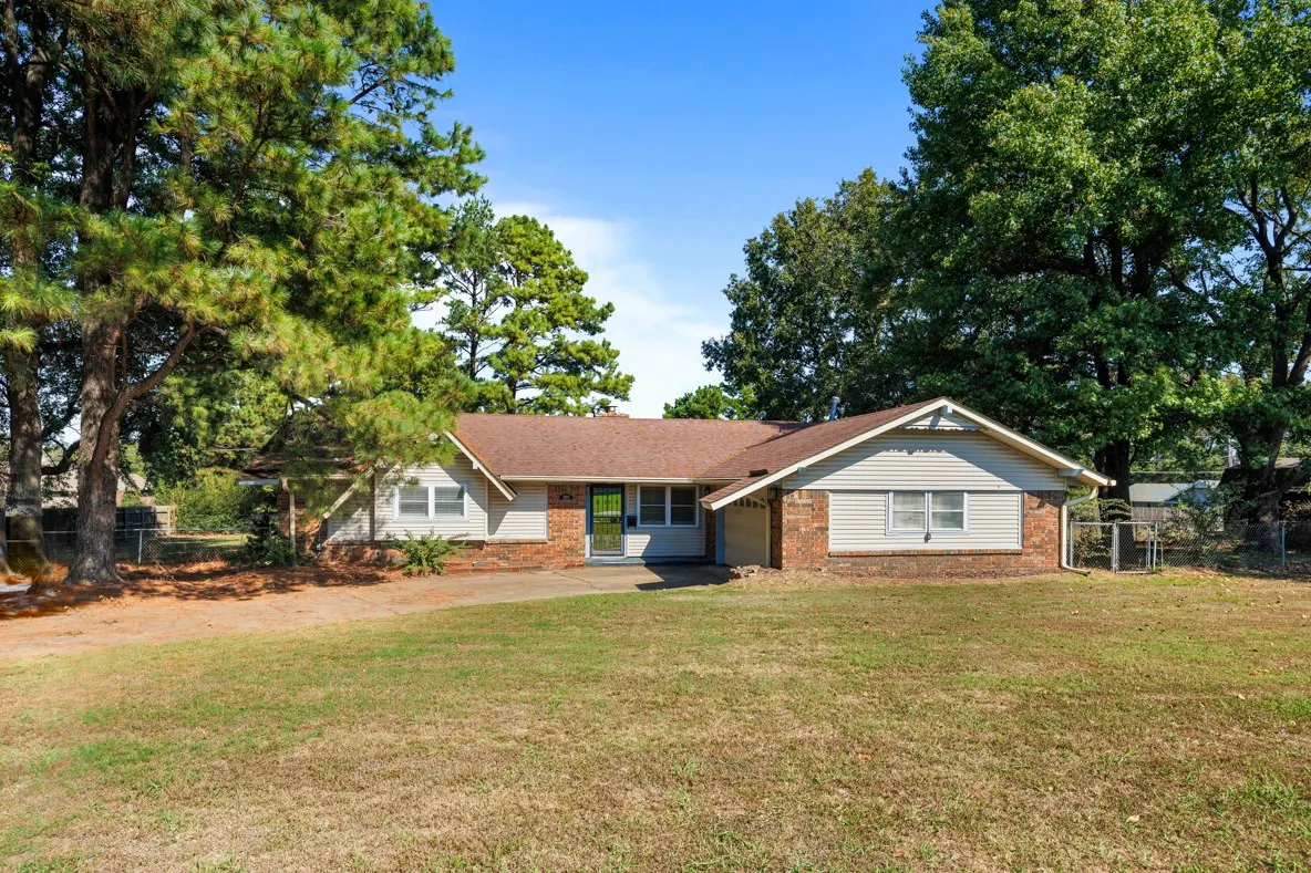 Front exterior — 1202 SW 20th Street, Wagoner, OK 74467