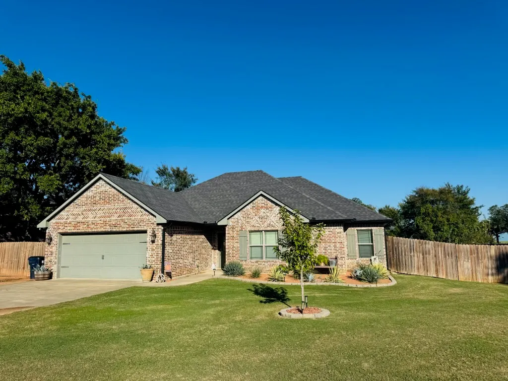 Front exterior — 573 Edgewood Circle, Durant, OK 74701