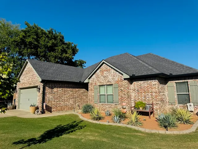 Photo 2 — 573 Edgewood Circle, Durant, OK 74701