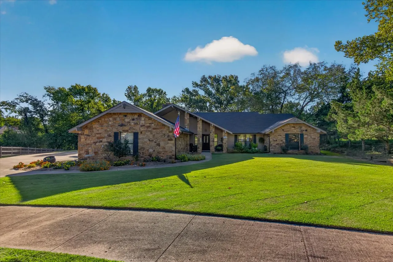 Front exterior — 2216 Kristin Lane, Bartlesville, OK 74006