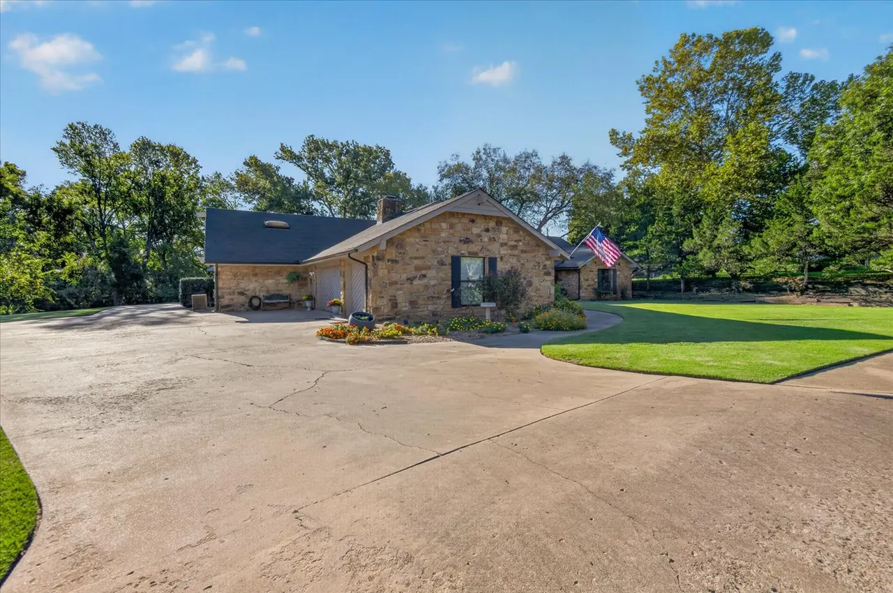Photo 2 — 2216 Kristin Lane, Bartlesville, OK 74006