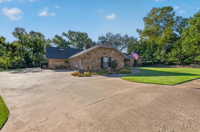 Photo 2 — 2216 Kristin Lane, Bartlesville, OK 74006