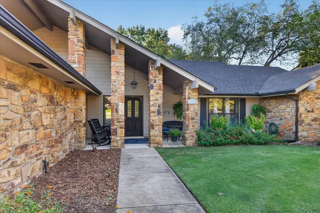 Photo 3 — 2216 Kristin Lane, Bartlesville, OK 74006