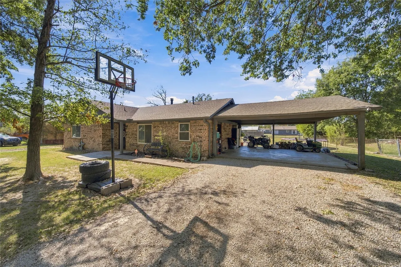 Photo 2 — 532 S Joe, Nowata, OK 74048