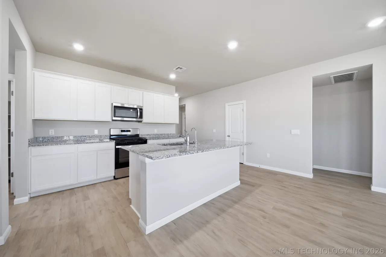 Photo 11 — 7412 N 155th East Avenue, Owasso, OK 74055