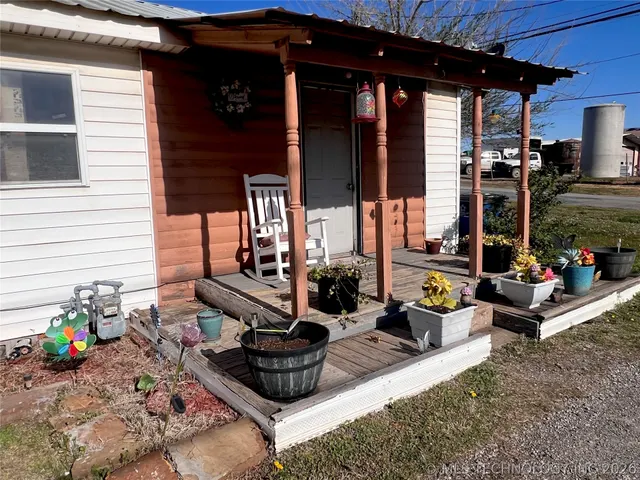 Photo 2 — 31 W 8th Street, Kiowa, OK 74553