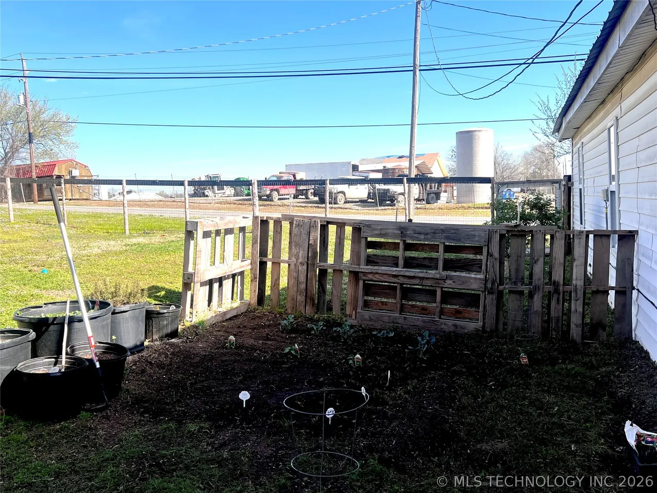 Photo 18 — 31 W 8th Street, Kiowa, OK 74553