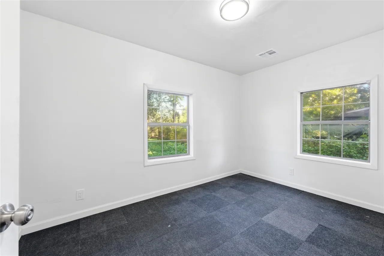 Photo 9 — 5635 W 3rd Street, Tulsa, OK 74127