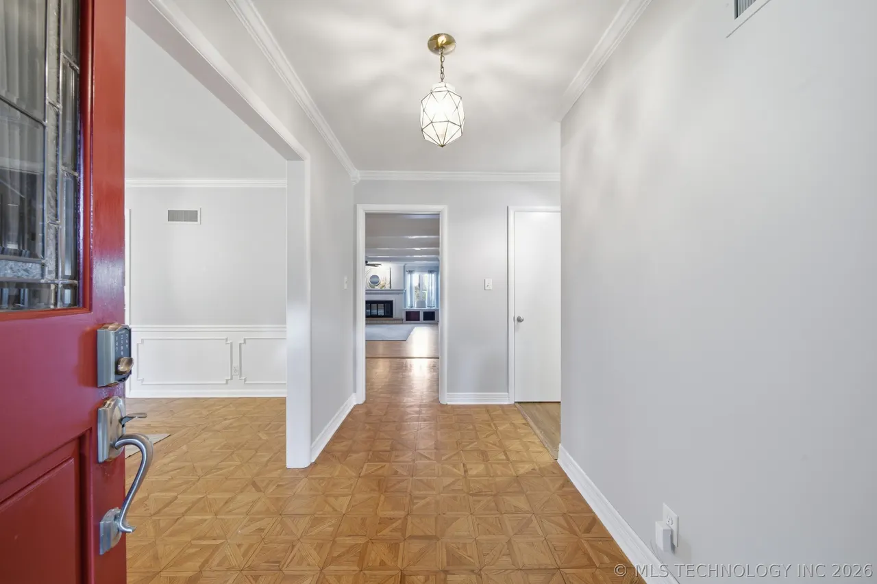 Photo 4 — 4231 S Columbia Place, Tulsa, OK 74105