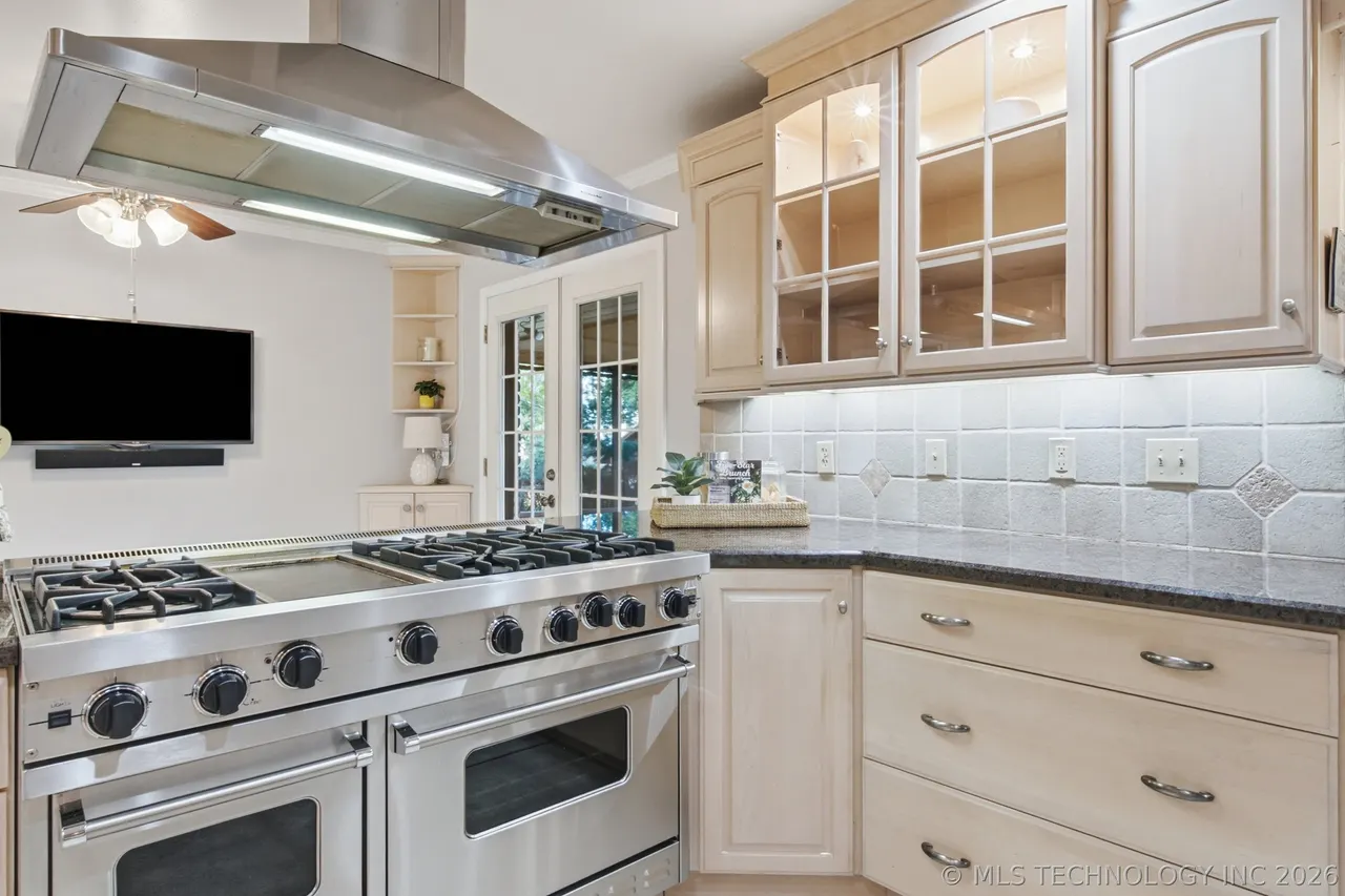 Photo 14 — 4231 S Columbia Place, Tulsa, OK 74105